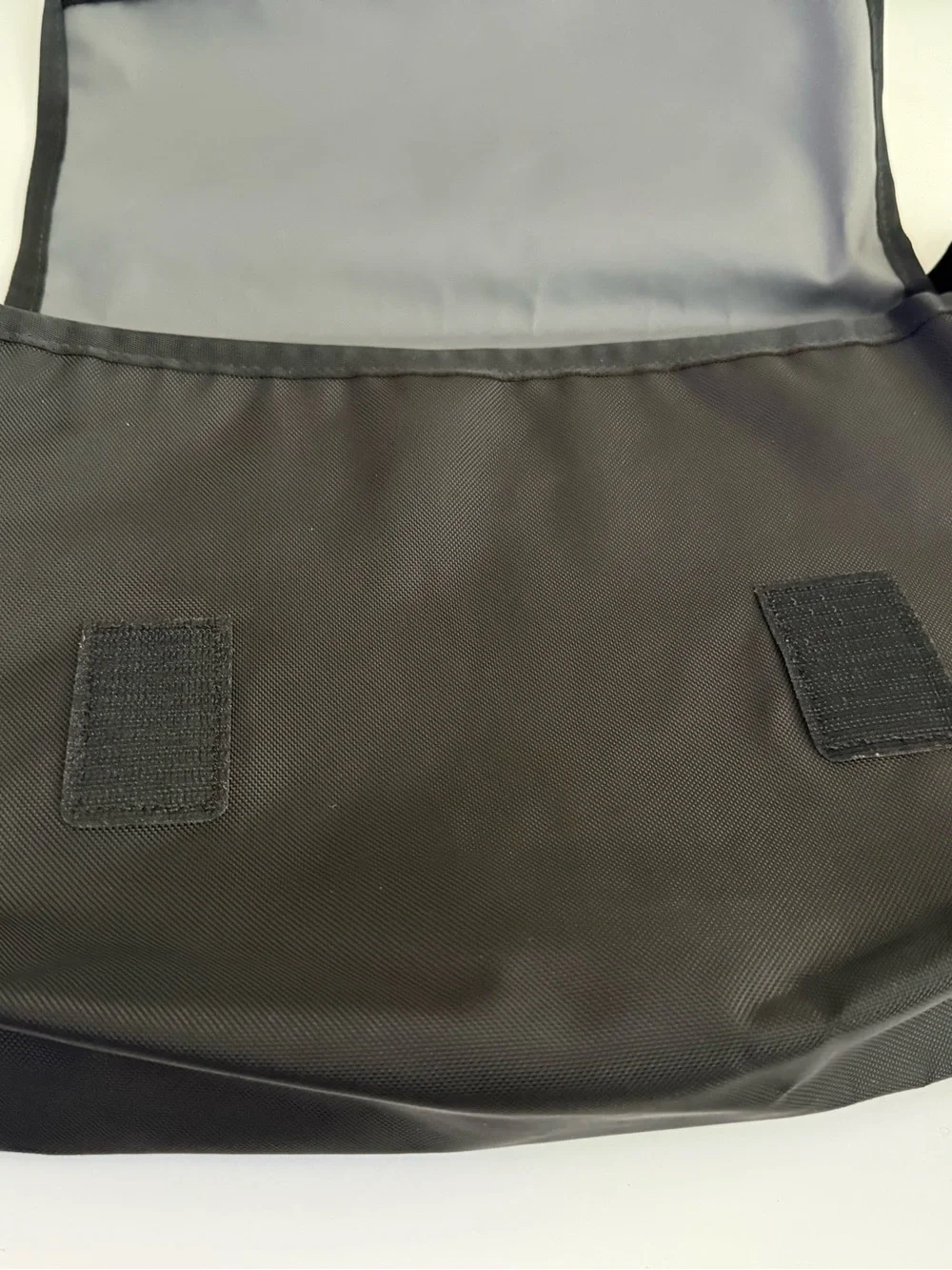 TIMBUK2 Messenger Bag Black & White Herringbone & Black NWOT- RARE
